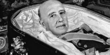 20 de noviembre, tal día como hoy de 1975 murió Franco dejando de herederos a los Borbones