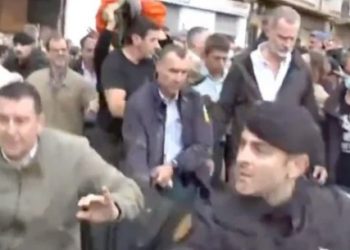 Gritos de «hijos de puta» y «asesinos» contra el Borbón, Pedro Sánchez y Mazón