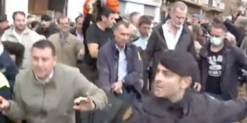 Gritos de «hijos de puta» y «asesinos» contra el Borbón, Pedro Sánchez y Mazón