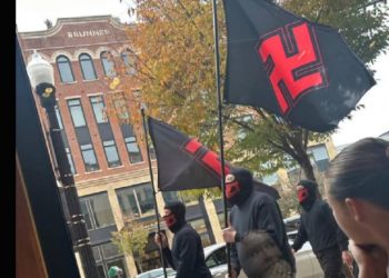 EE.UU. (Ohio, Columbia) nazis con banderas por las calles con absoluta impunidad