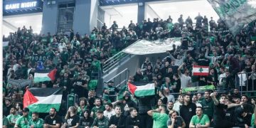 Con esta pancarta recibieron al Maccabi de Tel Aviv en el partido de baloncesto contra el Panathinaikos de Atenas