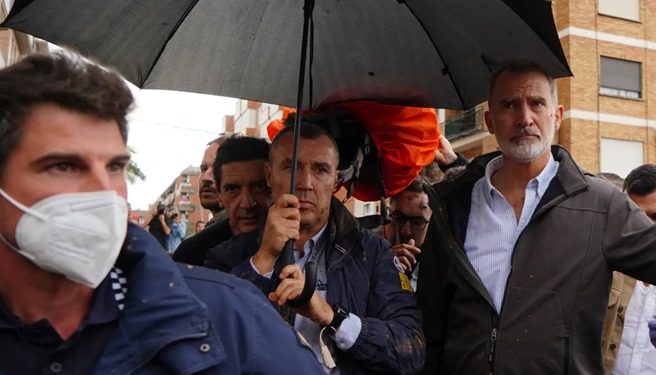 El Borbón amenaza con volver a Valencia; su consorte se queda en Madrid por si acaso