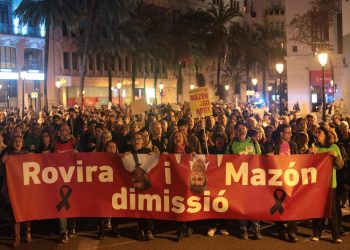 La Comunidad educativa se manifiesta en Valencia pidiendo dimisiones