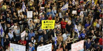 IRÁN. Decenas de miles de personas se manifiestan contra EE.UU e Israel en el aniversario de la toma de la embajada yanqui