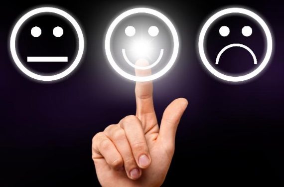 Nos hacemos eco de la visita del marido de Letizia a una tintorería a blanquearse, y de la vuelta del NO-DO