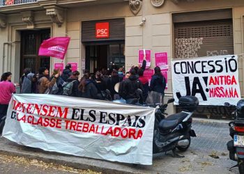 Más de 100 personas ocuparon la sede del PSC: “¡l’Antiga Massana en guerra contra la ciudad de los ricos!”