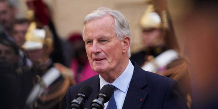 ¡Y este monsieur venía a recortar pensiones: vean la suya…!