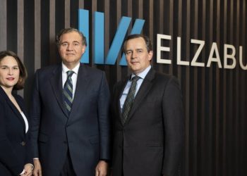 Vallekas consigue parar un desahucio de una familia franquista a un obrero por deber 45 euros