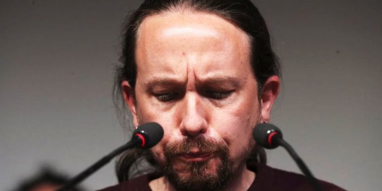 De cómo Pablito quiso clavar un clavito y se golpeó el dedito