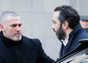 La prensa del régimen esconde que el corrupto Aldama llegó al Supremo acompañado por un neo-nazi