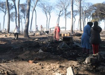 El incendio de un asentamiento descubre, una vez más, las condiciones de vida de miles de trabajadores inmigrantes