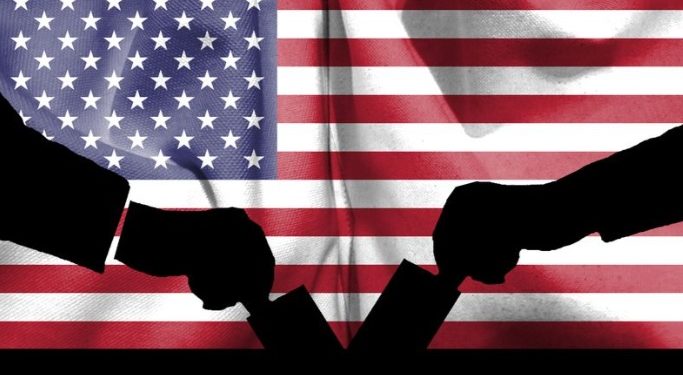 EE.UU. Progres de Kamala/Biden y reaccionarios de Trump aprueban juntos una ley para enseñar anticomunismo en las escuelas