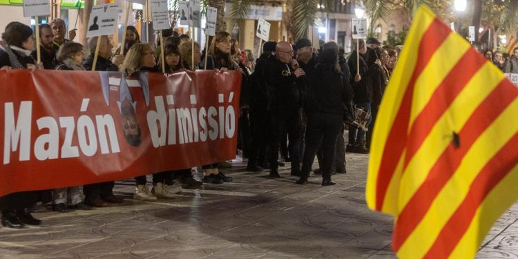 Valencia en las calles contra Mazón mientras el PP aplaude su «altísima honestidad política»