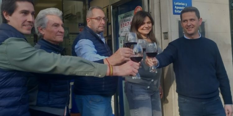 Conozca la razón de tanta pulserita patriótica en la Administración de Lotería que vendió «el Gordo»