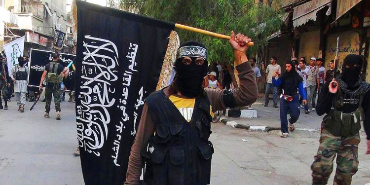 Los mercenarios de Jabhat al-Nusra hacen cosas tan espeluznantes como esta (vídeo)