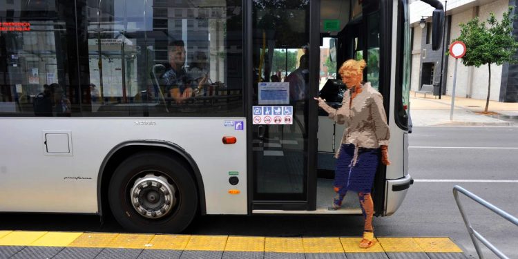 KARLA PISANO. Yo me bajo del ómnibus