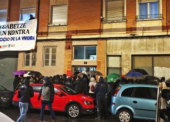 El Sindicato Socialista de Vivienda consigue aplazar un desahucio en Burlata