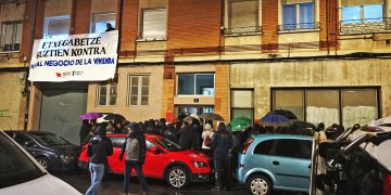 El Sindicato Socialista de Vivienda consigue aplazar un desahucio en Burlata