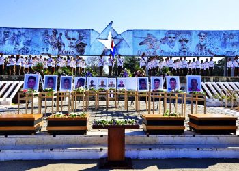 CUBA homenajea a los trece combatientes de las FAR fallecidos en Holguín
