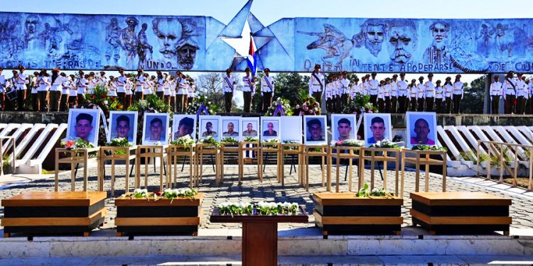 CUBA homenajea a los trece combatientes de las FAR fallecidos en Holguín