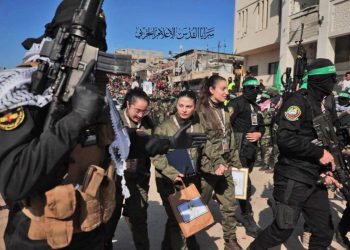 PALESTINA. Nuevo baño de masas y demostración de fuerza de Hamás al liberar a las cuatro soldados israelíes