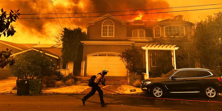 DORLETA AGIRIANO. Paris Hilton, Hollywood y el encanto del fuego