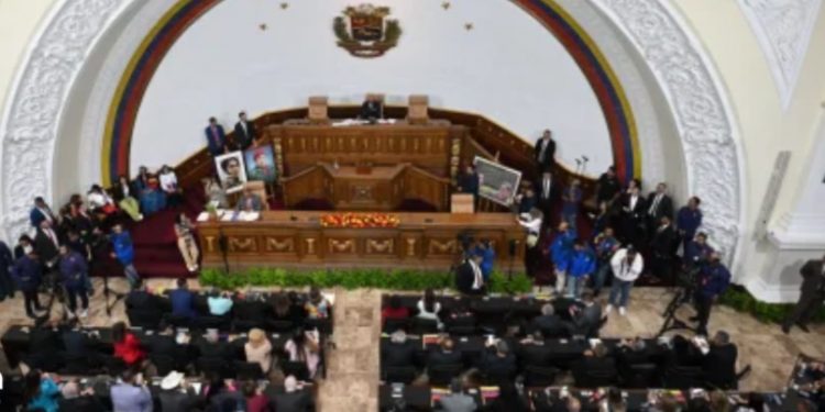 VENEZUELA. La Asamblea Nacional convoca a Nicolás Maduro a asumir como presidente electo