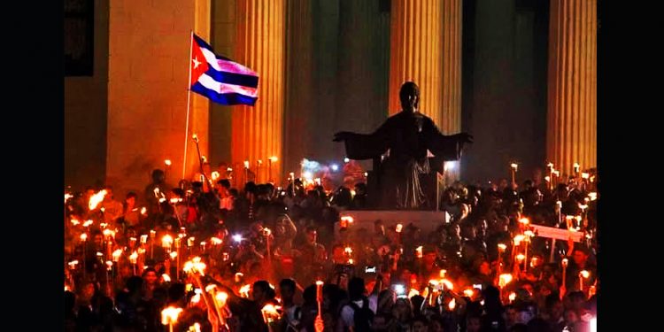 CUBA. Miles de personas recordaron a José Martí en la Marcha de la Antorchas
