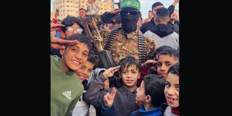 EDITORIAL. Y rezarás un mes de vídeo en continuo, Falsimedia