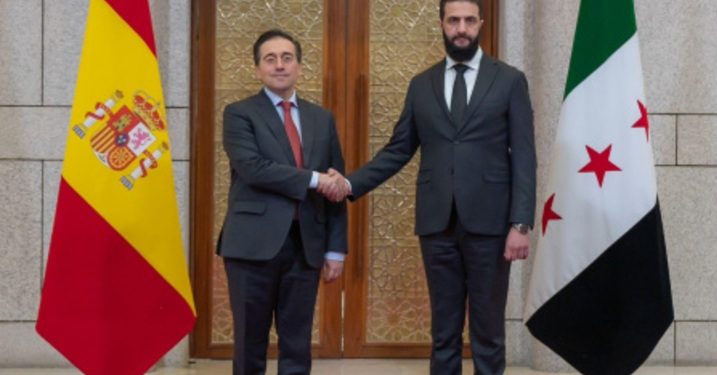 La foto de la infamia: el gobierno español y los terroristas sirios mano a mano