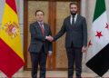 La foto de la infamia: el gobierno español y los terroristas sirios mano a mano