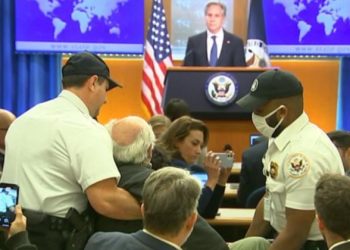 Imagen resumen de lo acaecido en Gaza: un periodista espeta en directo a Blinken ser cómplice del genocidio (Video)