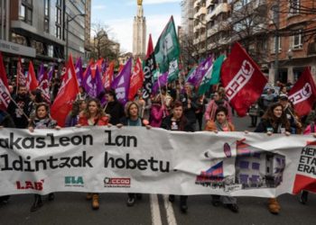 Miles de docentes paralizan la enseñanza en el País Vasco