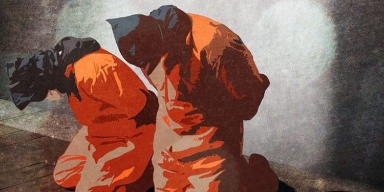 EE.UU. traslada de la cárcel de Guantanamo a Omán a 11 detenidos tras veinte años secuestrados y sin imputarles delito alguno