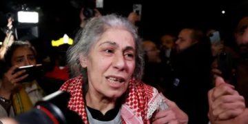 Entre los primeros liberados palestinos figura la destacada dirigente comunista Khalida Jarrar