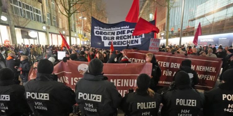 ALEMANIA. Miles de personas se manifestaron en Hamburgo contra el fascismo
