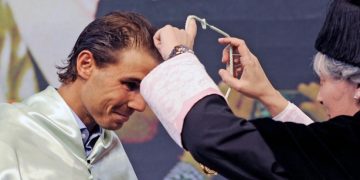 La Universidad de Salamanca toca fondo: otorga al borbonista y tenista Rafael Nadal el «honoris causa»