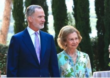Tras recibir a un dirigente de extrema derecha venezolana, Felipe VI concede el Toison de oro… a su madre