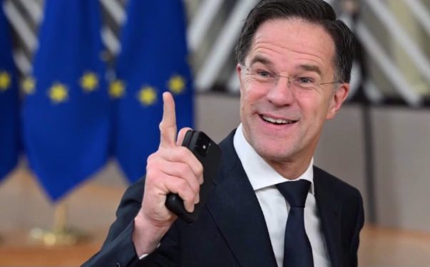 El capo de la banda armada OTAN pide a los países miembros más dinero y que lo saquen de la sanidad y las pensiones