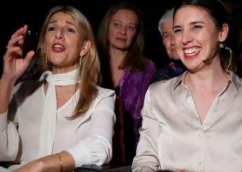 Ante la debacle que anuncian las encuestas Sumar guiña el ojo a Podemos para seguir apoyando al PSOE