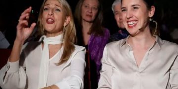 Ante la debacle que anuncian las encuestas Sumar guiña el ojo a Podemos para seguir apoyando al PSOE