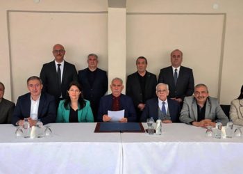 TURQUÍA. Abdullah Öcalan llama al PKK a que deponga las armas y se disuelva