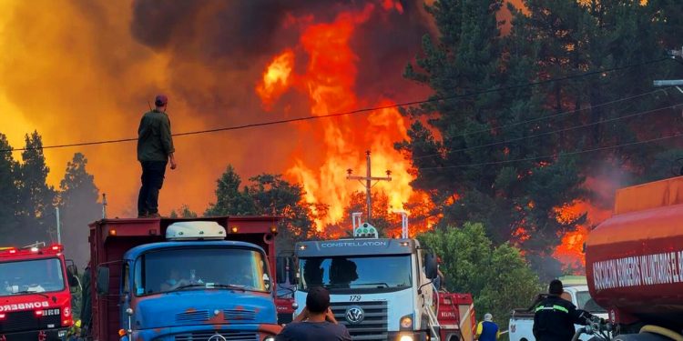 Fogoner★s denuncia el extractivismo en la Patagonia argentina: “Lo único que debe arder es el capitalismo”
