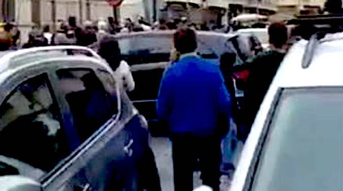 La ira popular persigue a Mazón por la no gestión el día de la Dana al grito de dimisión y asesino