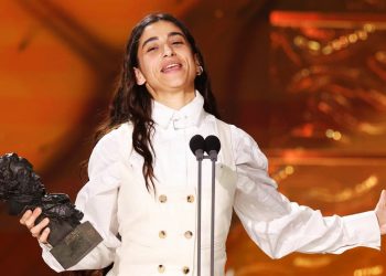 Cuando no saben lo que dicen o, simplemente, dicen lo que les beneficia y callan lo que no les conviene