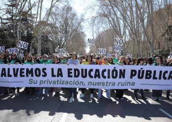 Masiva manifestación en Madrid en defensa de la Educación Pública