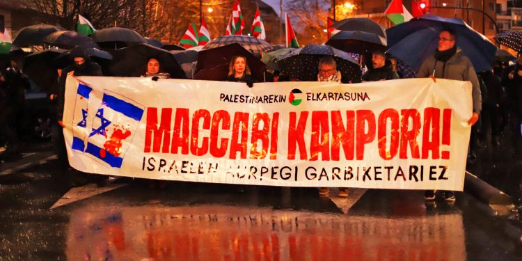 Nutrida manifestación en Gasteiz contra la presencia del Maccabi