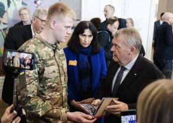 De cómo las élites europeas se identifican y se sienten cómodas al lado de los nazis