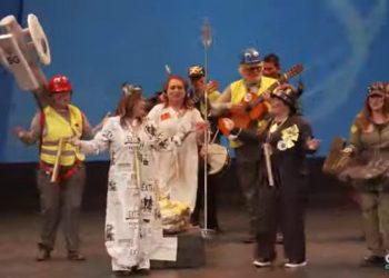 El sabio pueblo de Cádiz abuchea a una chirigota negacionista