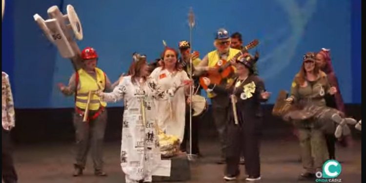 El sabio pueblo de Cádiz abuchea a una chirigota negacionista